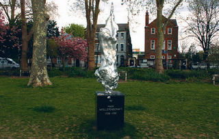 Mary on the Green. Image © Copyright Robert Lamb creativecommons.org/licenses/by-sa/2.0.jpg