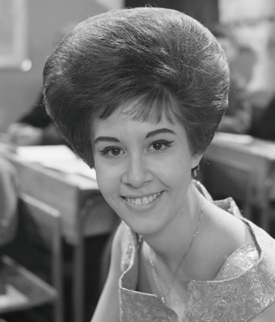 HELEN SHAPIRO b 1946 Singer HELEN SHAPIRO b 1946 Singer